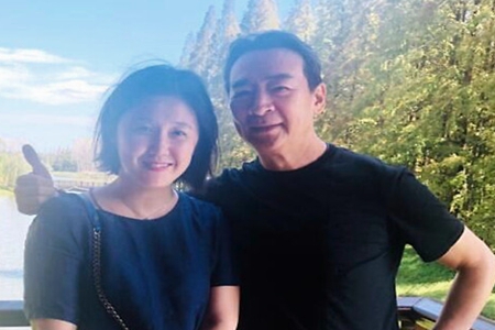 寇振海与儿子同框,网友调侃:根本就是爷孙俩