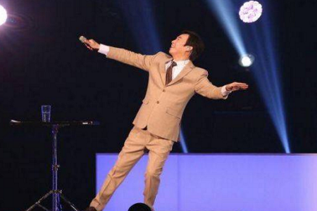 费玉清正式封麦 告别47年演艺生涯 粉丝早已哭成泪人