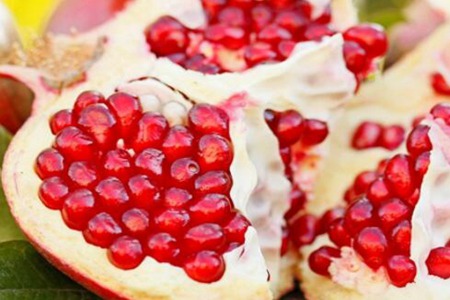 女性吃石榴对子宫好处？这四个抗氧化降胆固的养生功效