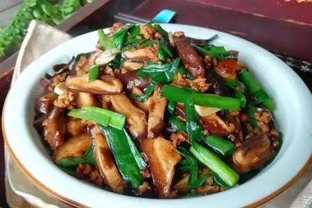 蘑菇怎么炒好吃,这三种香菇的做法鲜香味美超下饭