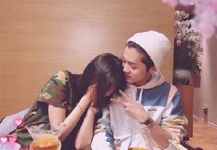 关晓彤鹿晗亲密照