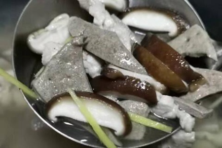 猪肝怎么煮好吃又嫩?猪肝肉片汤的家常做法