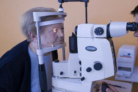 白内障的主要是什么引起的?这四个因素及时治疗改善