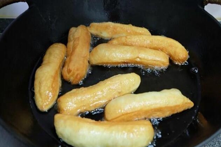 油条的做法和配方，油条的家常做法无添加剂更好吃