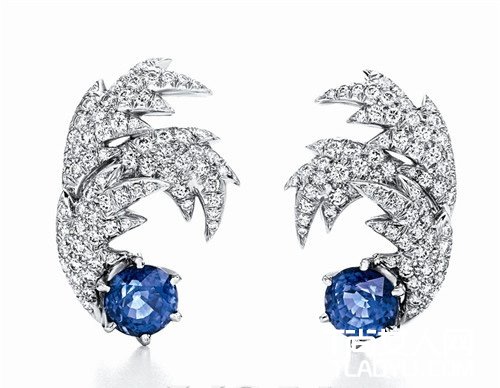 提升女王气质 显示超大宝石耳钉 