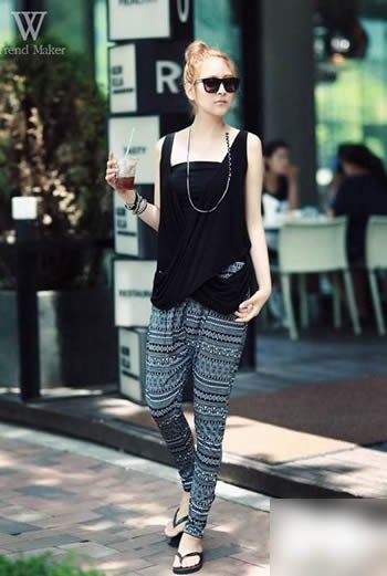 轻熟女玩转本季潮搭 打造抢眼时髦效果