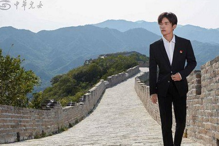 易烊千玺《中华儿女》封面人物,官方盖章知名度与影响力