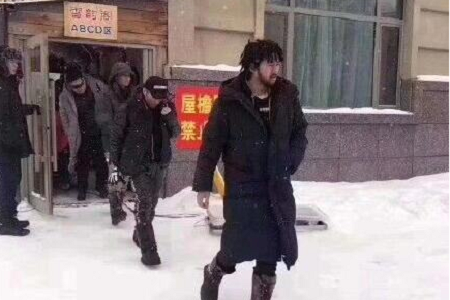 张艺谋新片悬崖之上正式开机，果然章子怡孟美岐领衔主演