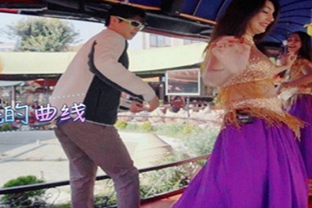 魏大勋跳肚皮舞放飞自我,妖娆舞姿跳给女友杨幂看过吗?