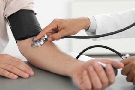 血压升高症状有哪些?这四个症状控好血压保护血管