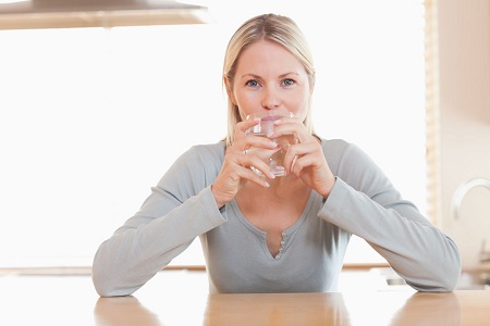 女性早上最该做什么?那便是喝一杯水