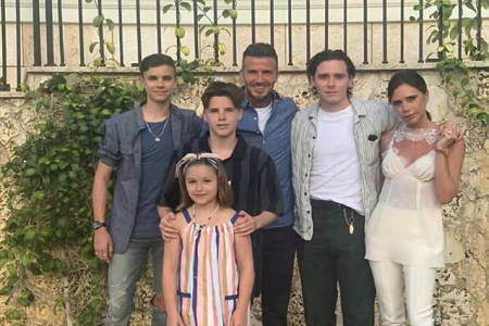 贝克汉姆小儿子恋情曝光，女友颜值爆表确定不是早恋？