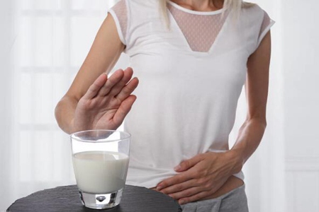 乳糖不耐受的症状有哪些呢?这三个女人乳糖不耐受表现