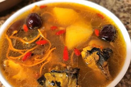 乌鸡炖什么补血补气最好?三款食材补中益气养血安神