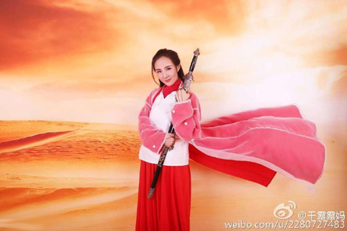 娱乐圈最烂十大女星之一干露露内裤被当众扯下