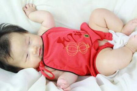 过去养孩子要带个肚兜？介绍肚兜宝妈们不知道是事