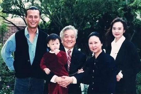 琼瑶花葬丈夫平鑫涛,活出了琼瑶式爱情