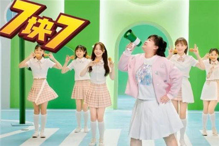 贾玲受邀成为德克士年度代言人 推出周三吃鸡日
