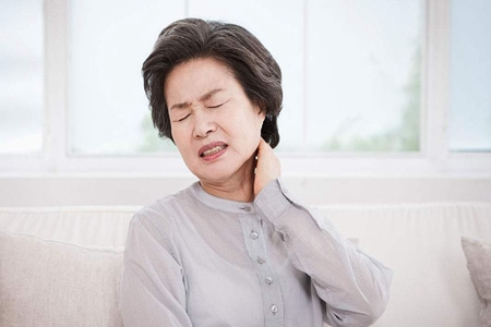 颈椎病的自我治疗方法，养生之道治疗顽疾颈椎病