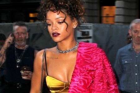 全球最富女歌手,31岁蕾哈娜坐拥6亿美金