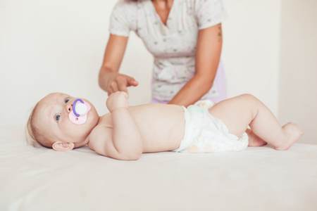 如果宝宝生病了，宝妈们可以按压手穴能治百病