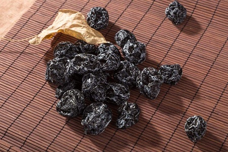 女性患有慢性咽炎怎么办？便吃乌梅蜜丸