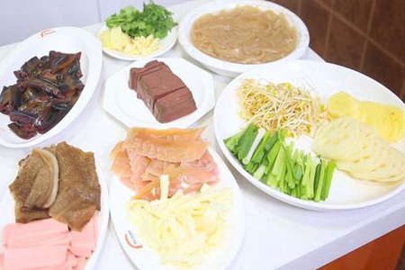 毛血旺的做法最正宗的做法，这道毛血旺的家常做法麻辣鲜香