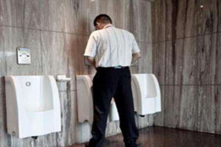 男性尿频是怎么回事,在三个尿频尿急尿不尽原因不要轻视