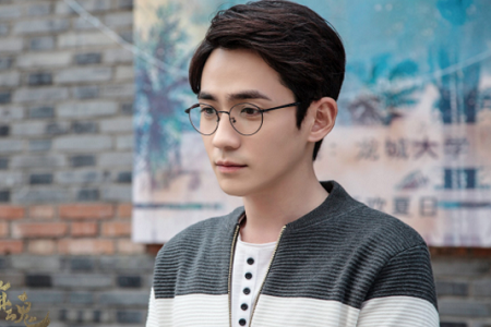 朱一龙被男粉叫“老公” 笑容逐渐凝固 实力演绎京剧“变脸”